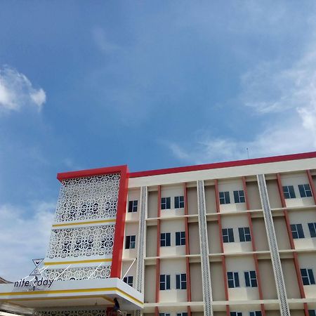 巴淡乔多广场日夜酒店 Batam 外观 照片