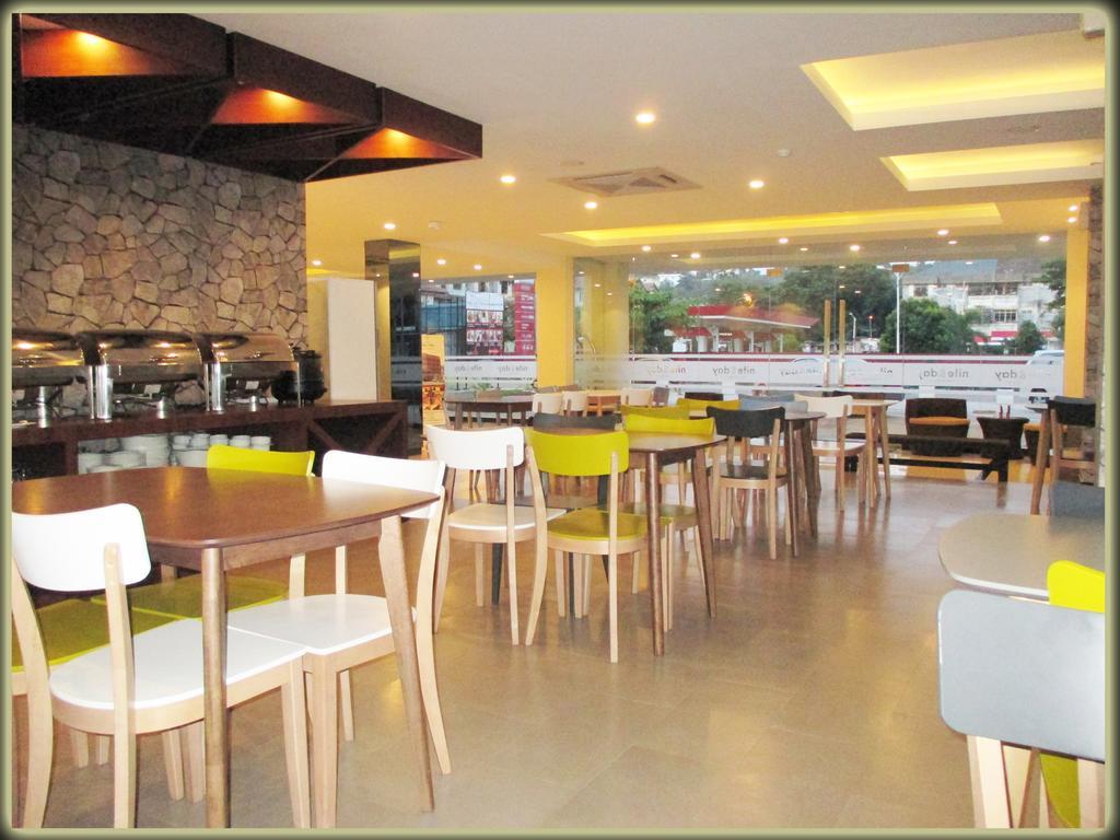 巴淡乔多广场日夜酒店 Batam 外观 照片