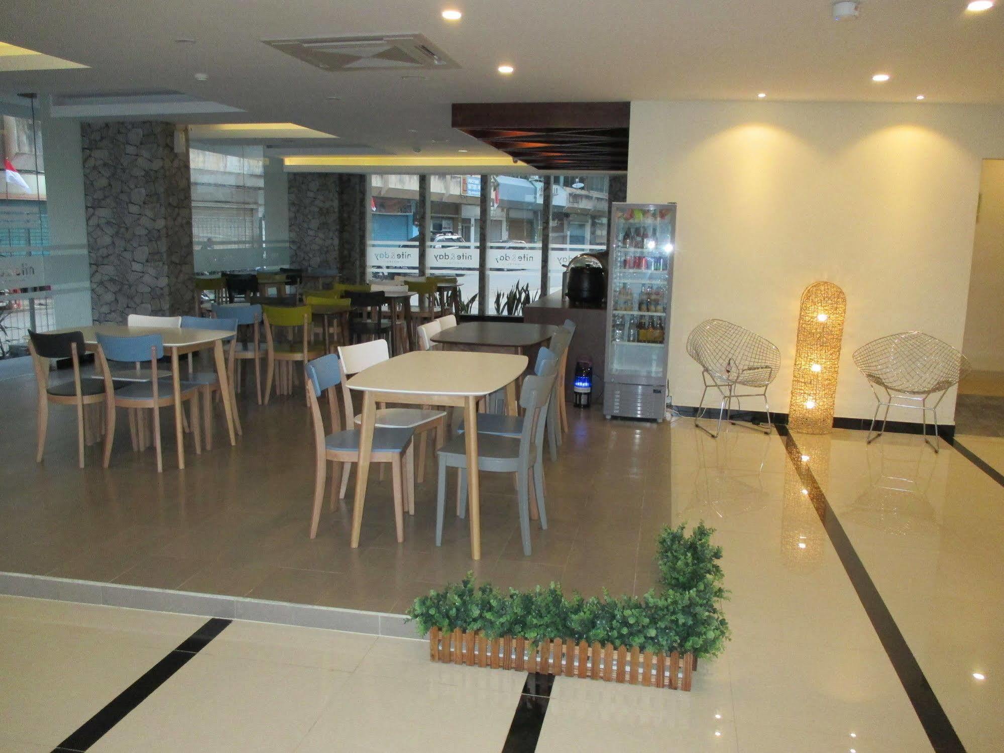 巴淡乔多广场日夜酒店 Batam 外观 照片